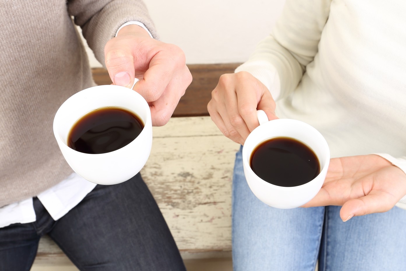 男性と女性とコーヒー