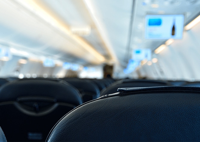 飛行機の機内の風景
