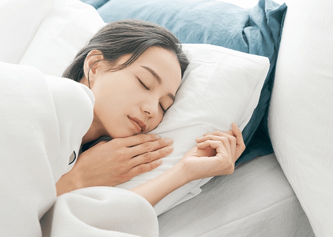 十分な睡眠をとる女性