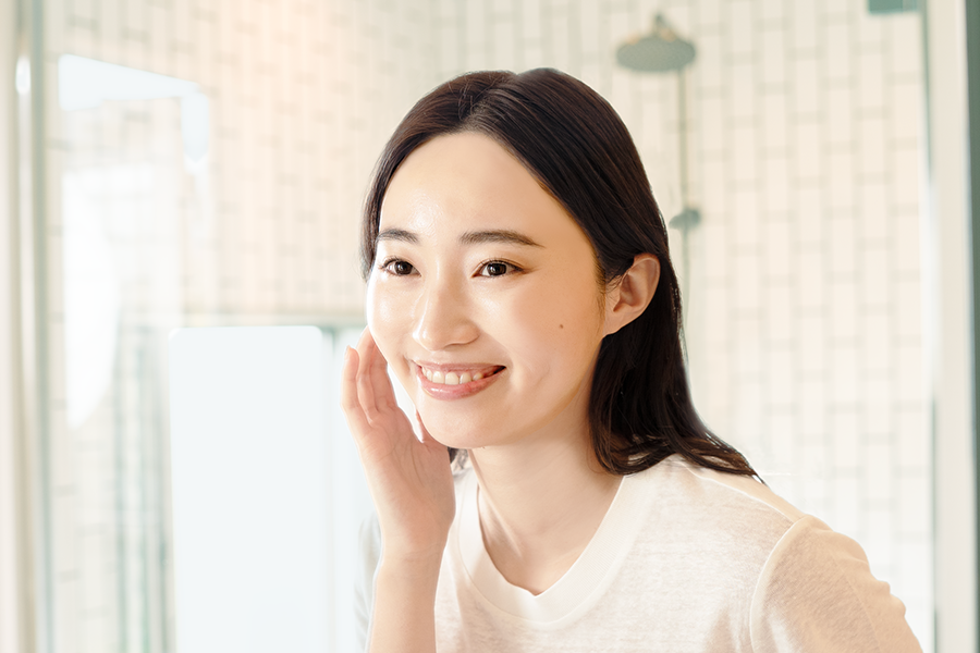 歯みがき・歯周ケア後のチェックをしているイメージ